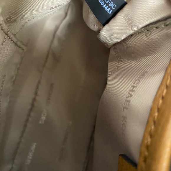 MICHAEL KORS CLUTCH - Picture 9 of 15